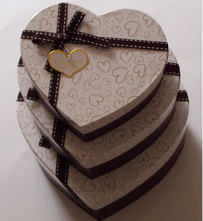 Heart Shape Recycled Gift Paper Box Packaging , Brown Cream Paper Box Customized Size