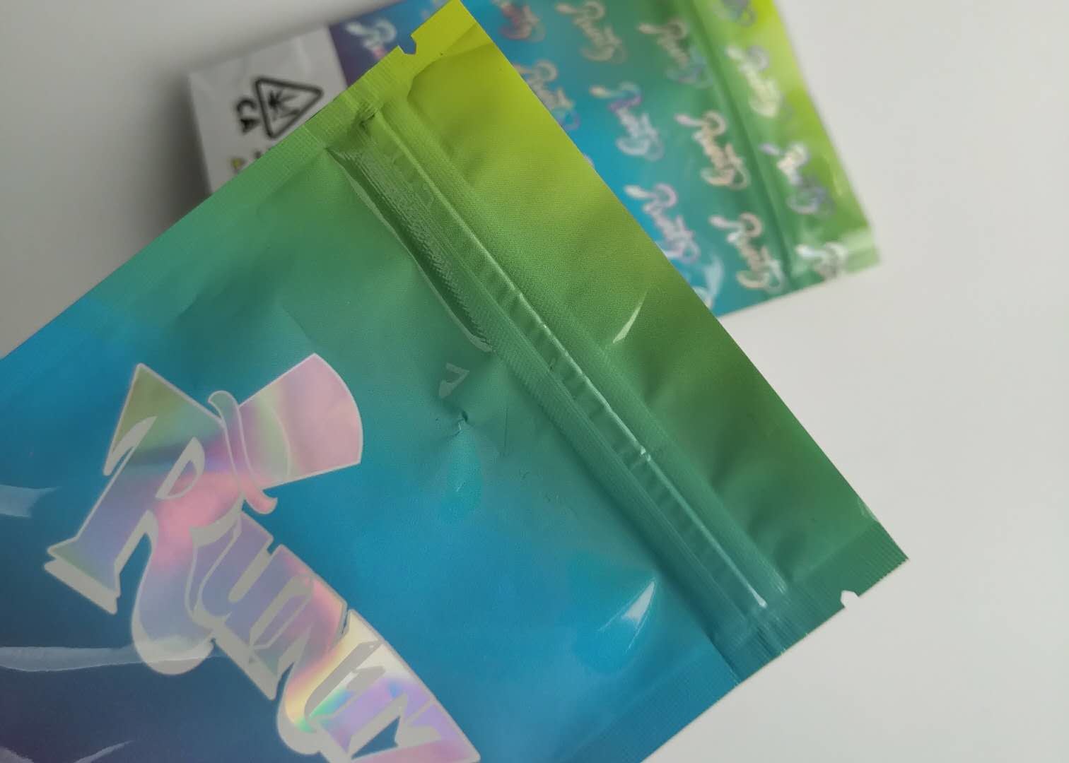 HOLOGRAPHIC HEAT SEALABLE STAND UP POUCH FOOD GRADE SMELL PROOF BAG