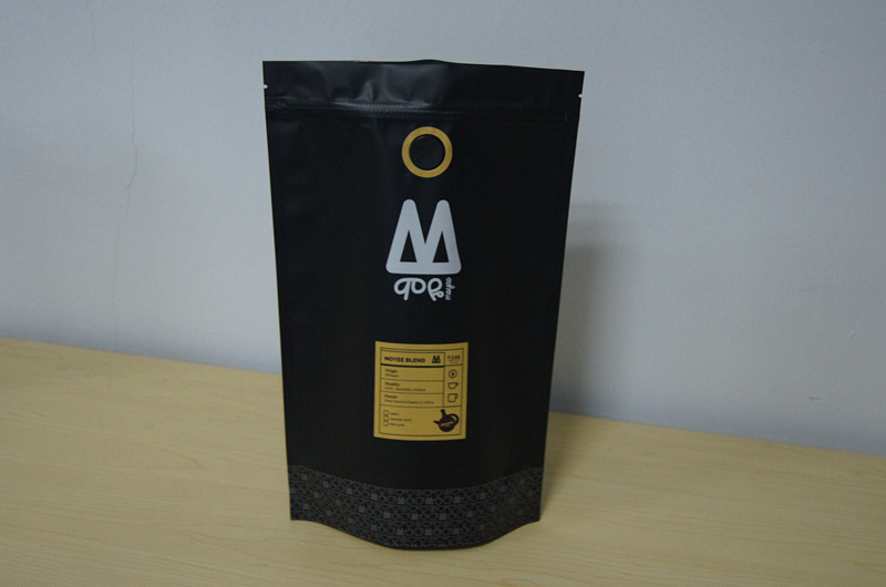 Moyee Plastic Pouches Packaging Matte Black Stand Up Pouch with Valve Coffee Bag