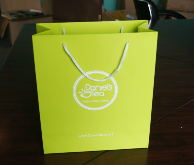 Custom Designed Green Kraft Paper Bags With Cotton Handle Tea Packaging Bag