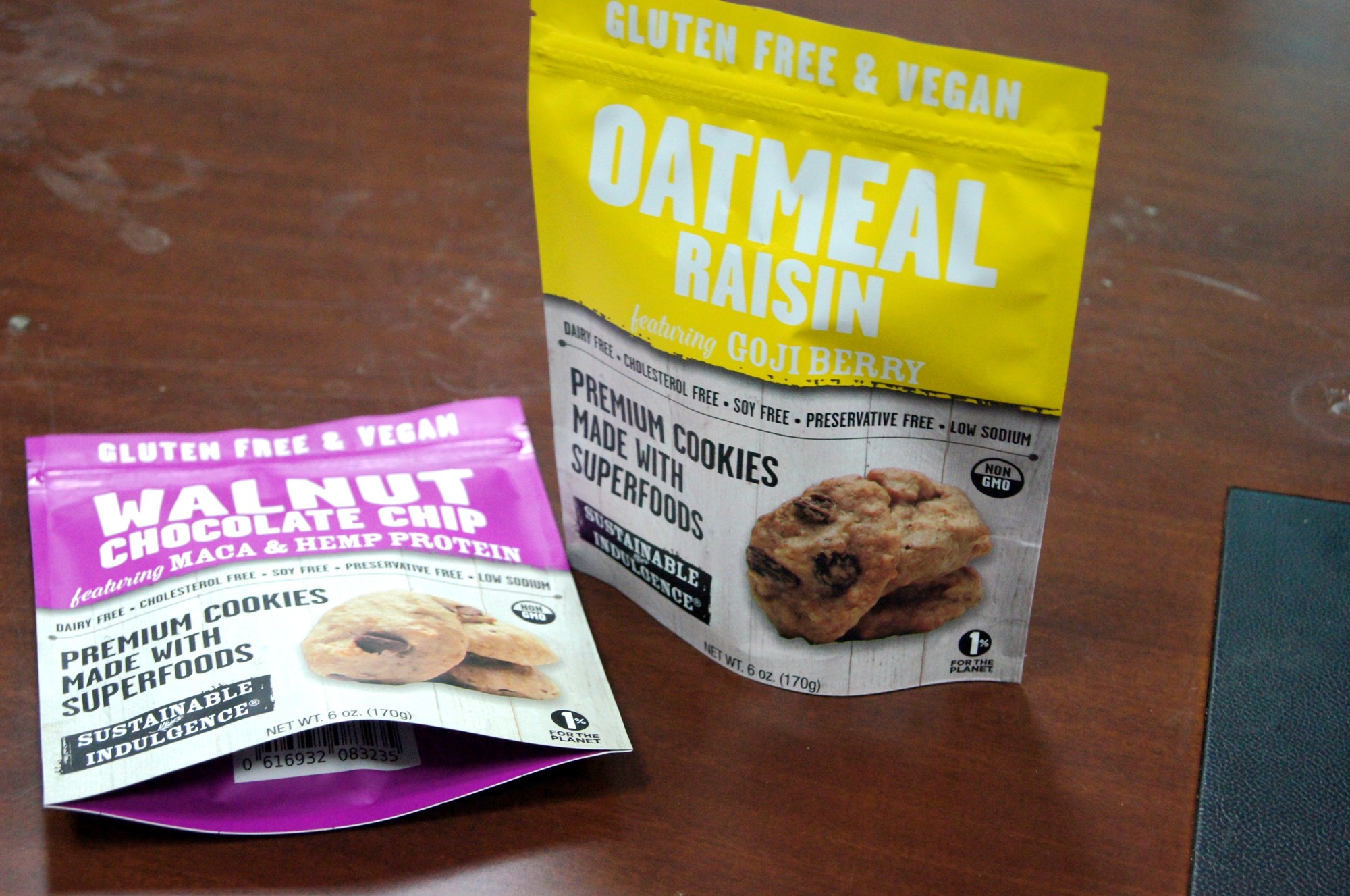 Food Grade Stand Up Zipper Nut , Snack Food Storage Bag / Foil Lined Dry Food Bag