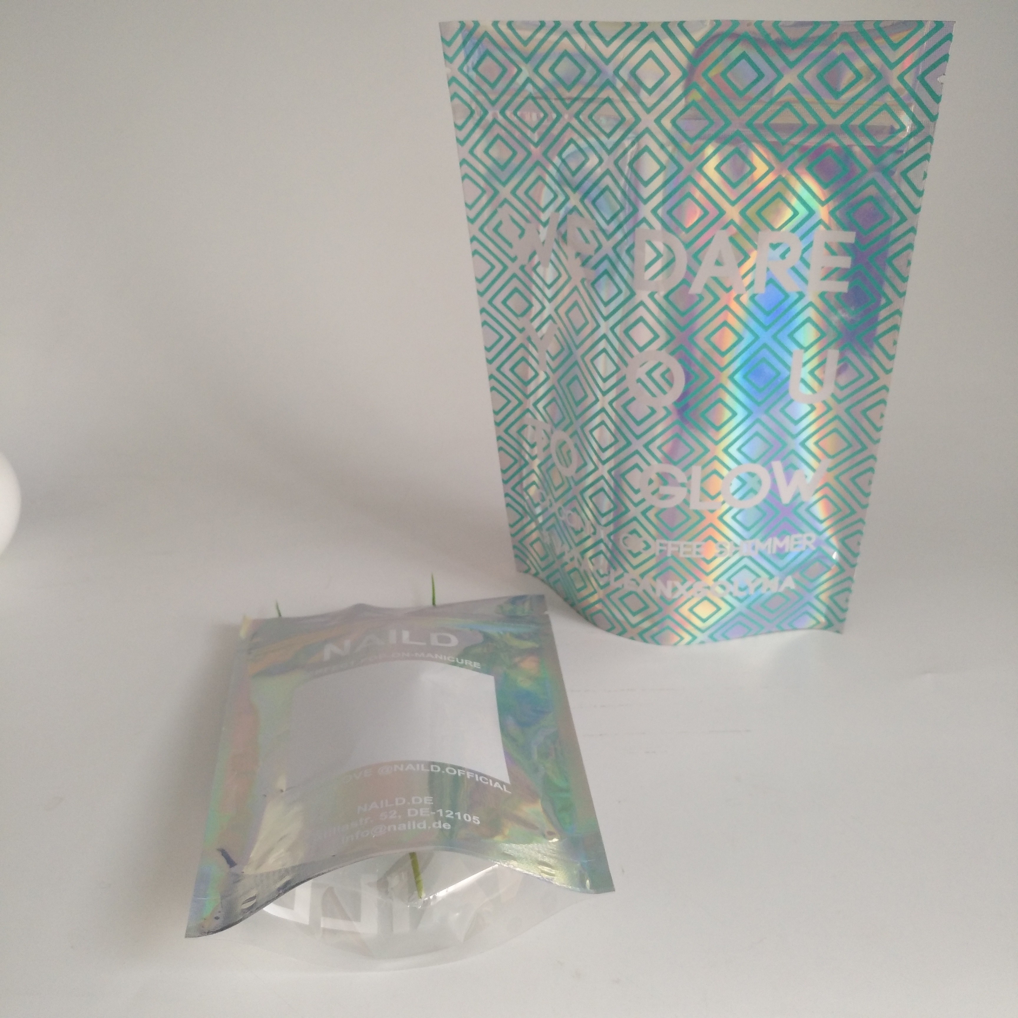 Plastic Snack Food Packaging Holographic Tear Notch Mylar Bag Laser Line