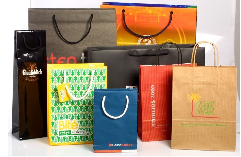 Recyclable Customized Paper Bags Full Color Printing Kraft With Handles