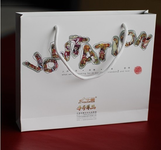 Ecofriendly Handle Customized Paper Bags Hot Stamping With Logo Silver