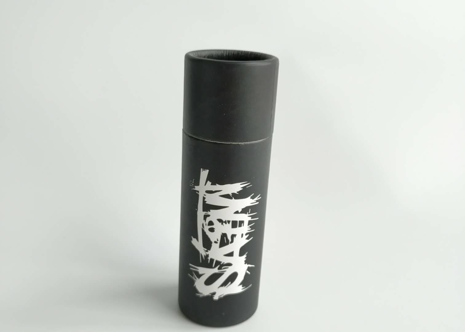 Custom Black Recyclable Eco-friendly Paper Tube Box for Luxury Cosmetic and Perfume Packaging