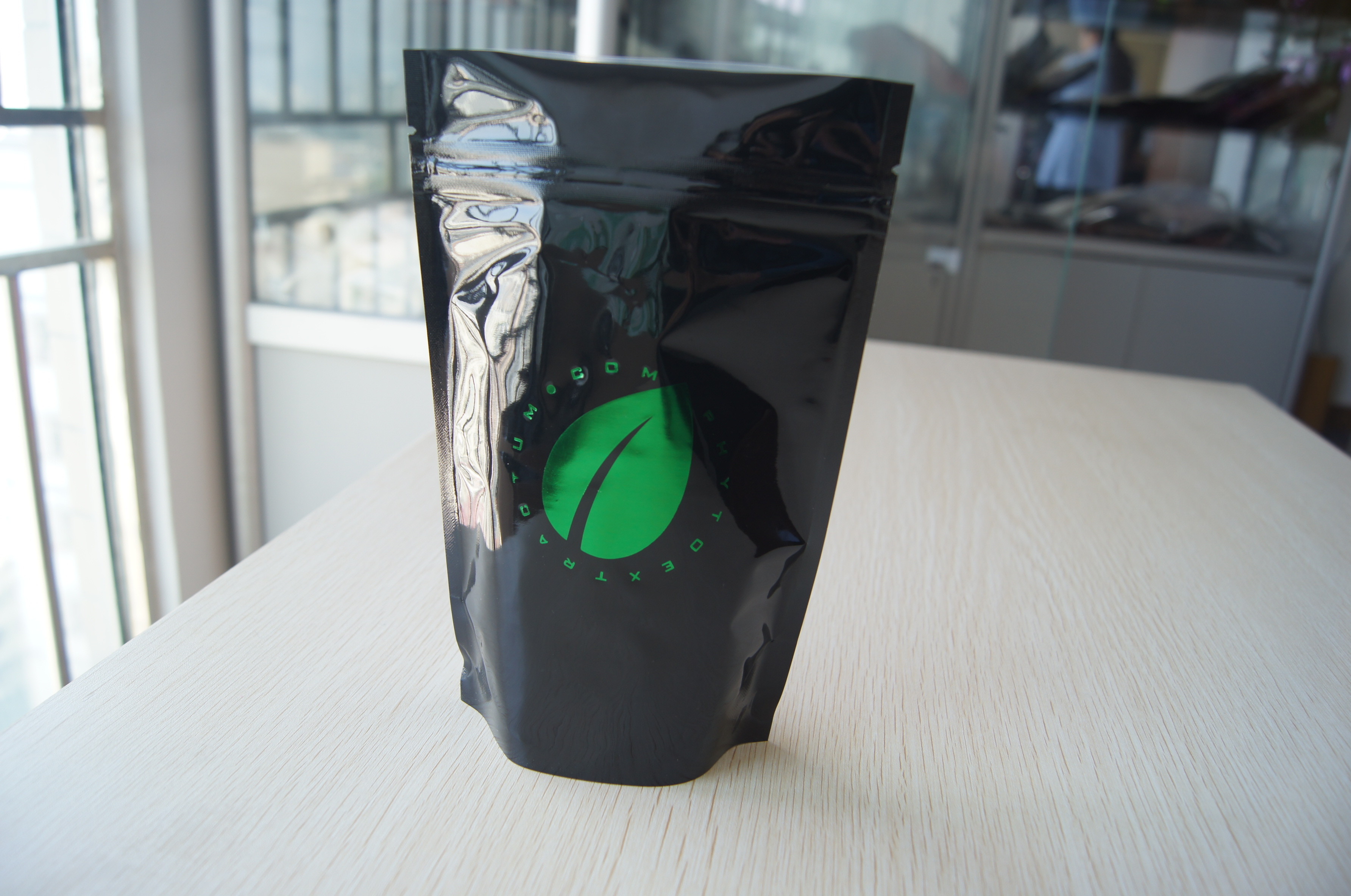 Glossy Black Hot Stamping Aluminium Foil Pouch , k Coffee Bean Packaging